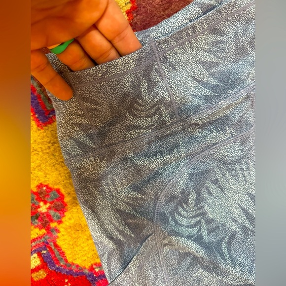 LULULEMON cropped pattern leggings sz 6 - Picture 6 of 11